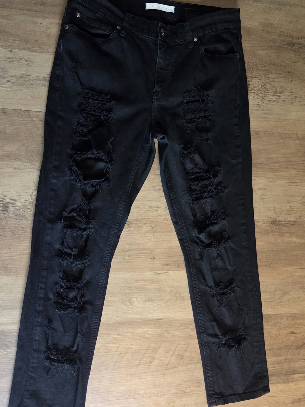 Women's Black Distressed Skinny Jeans